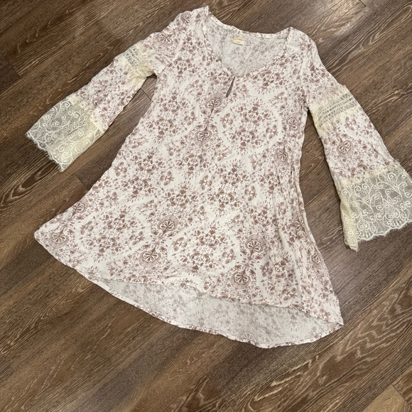 O'Neill Panama Shift Dress in Cream and Brown Floral - Picture 2 of 7